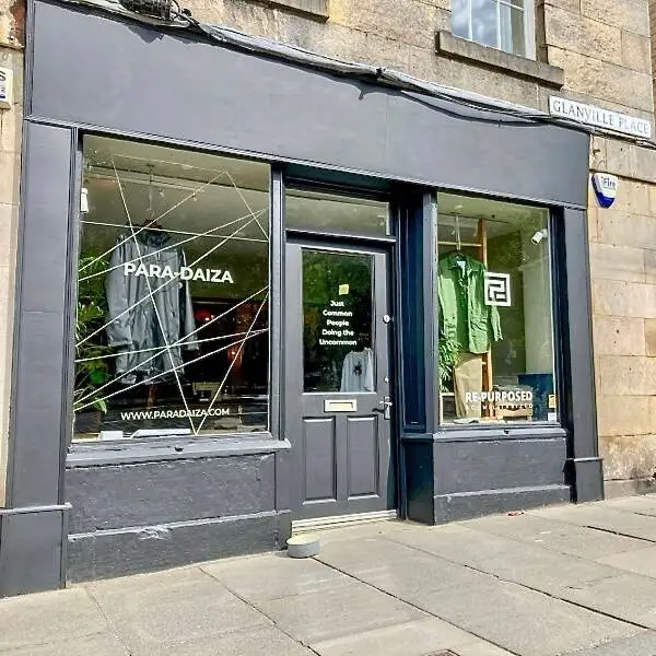 the grey exterior of Para-Daiza clothing brand on Glanville Place in Stockbridge, Edinburgh